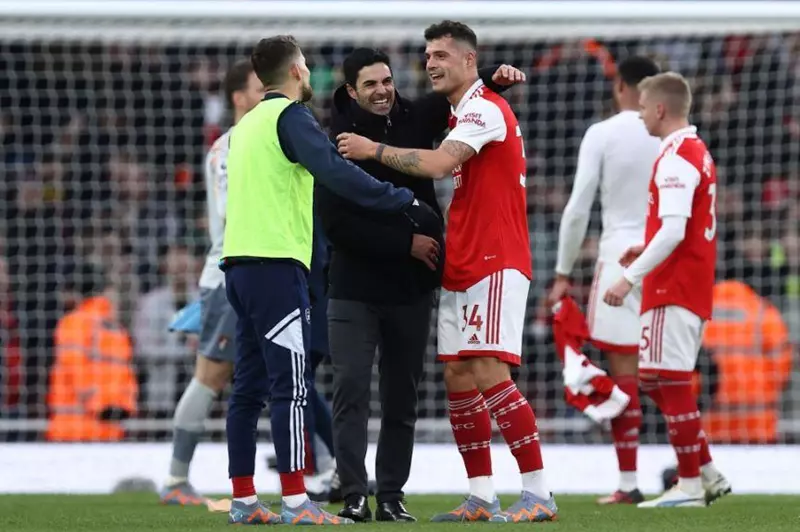 فرحة أرتيتا مع لاعبي أرسنال